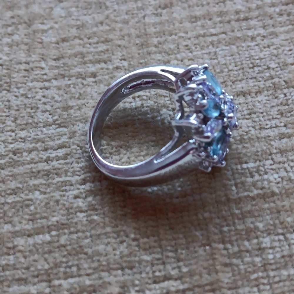 Silver Tone Rhinestone Flower Ring - Picture 12 of 13